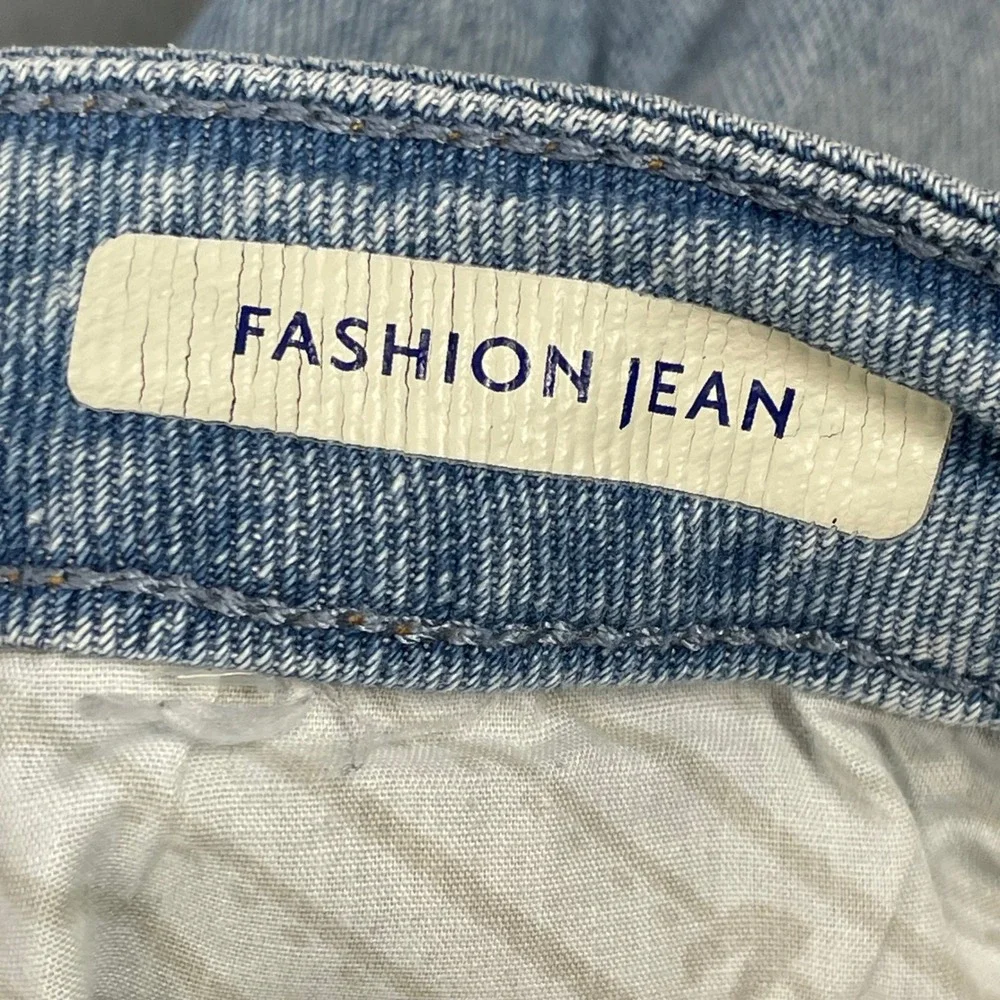 Seven7 Light Wash Distressed Straight Leg Fashion Jean Women Size 8